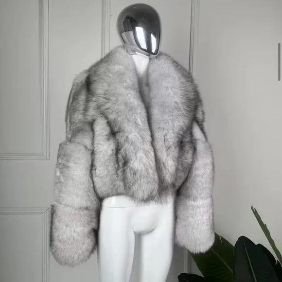 Elegant Women's real Fur Coat - Gray Silver Fox - Picture 7 of 12